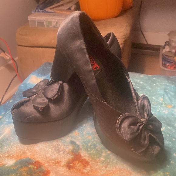 Hot topic brand, black, platinum heels, peep toe with bow on top - Picture 3 of 5